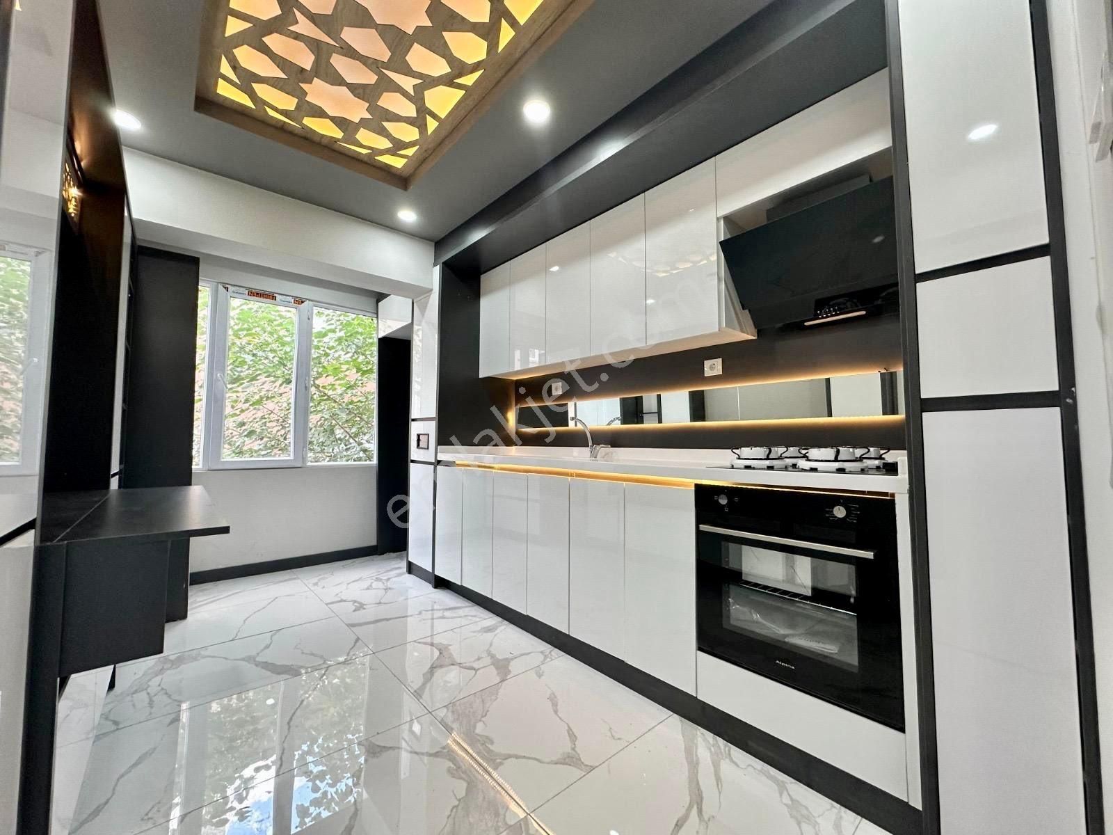 Sincan Mareşal Çakmak Mh'de 3+1 Ara Kat Ön Cephe Ultra Lüks Yapı