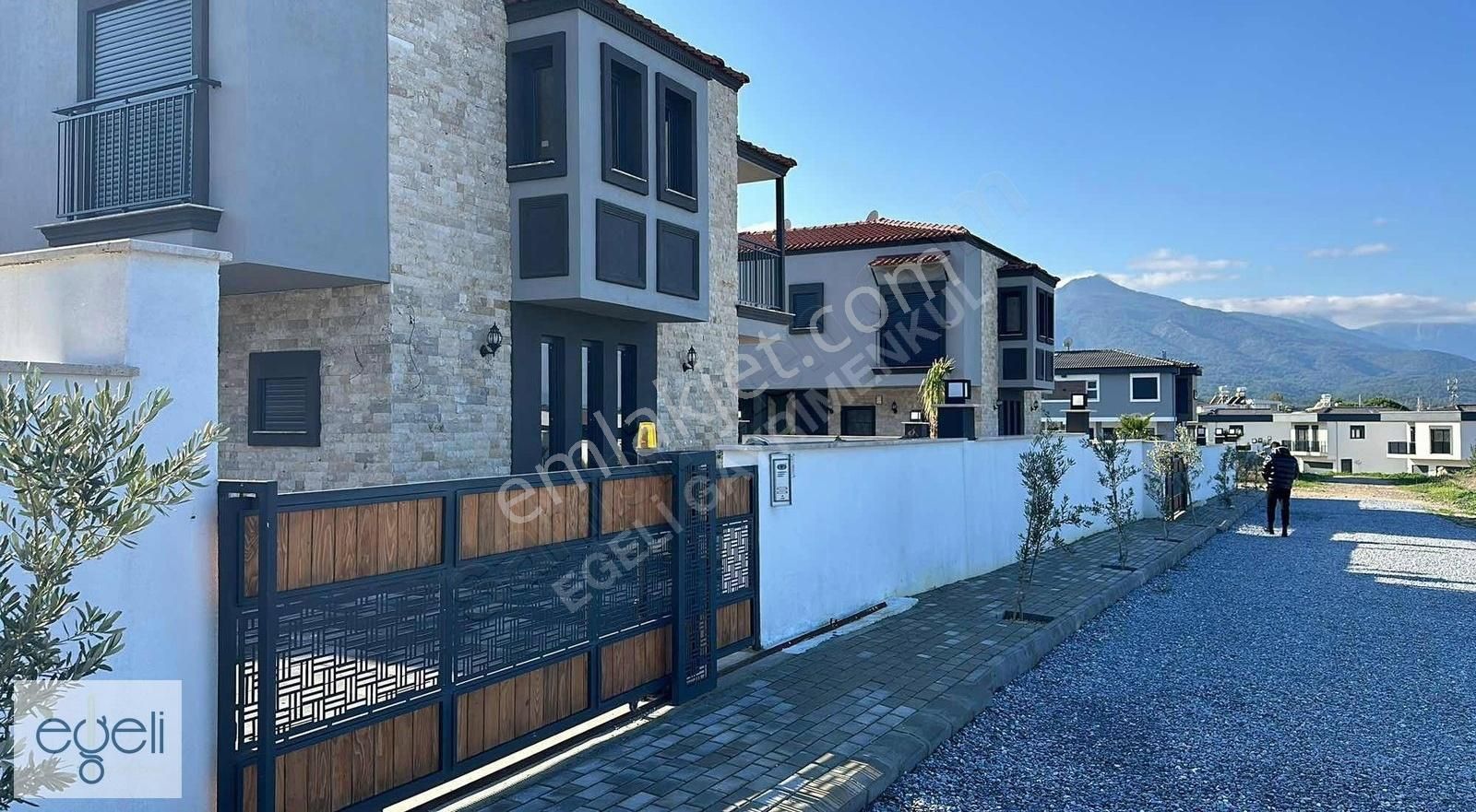 Köşe Konum Özel Havuzlu 3+1 Yazlık