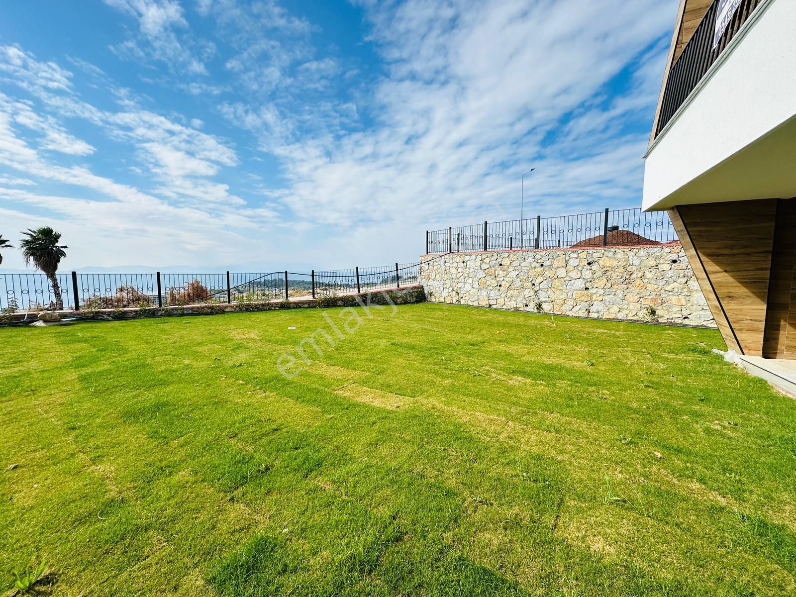 Eviz Royal Panorama Bahçe Katı Deniz Manzaralı 3+1 Daire Satılık