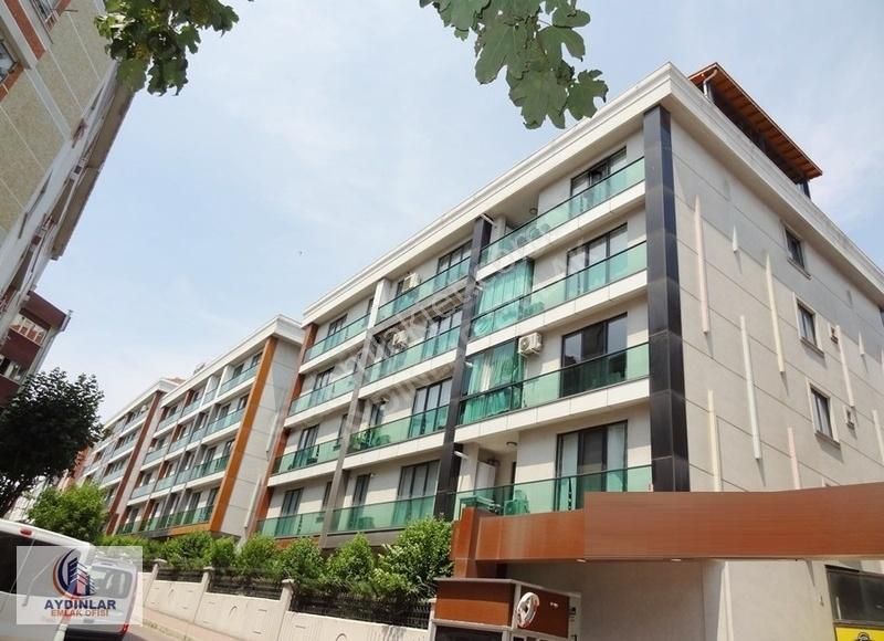 Yenibosna Merkez Mahallesinde Site İçinde 3+1 Satılık Daire