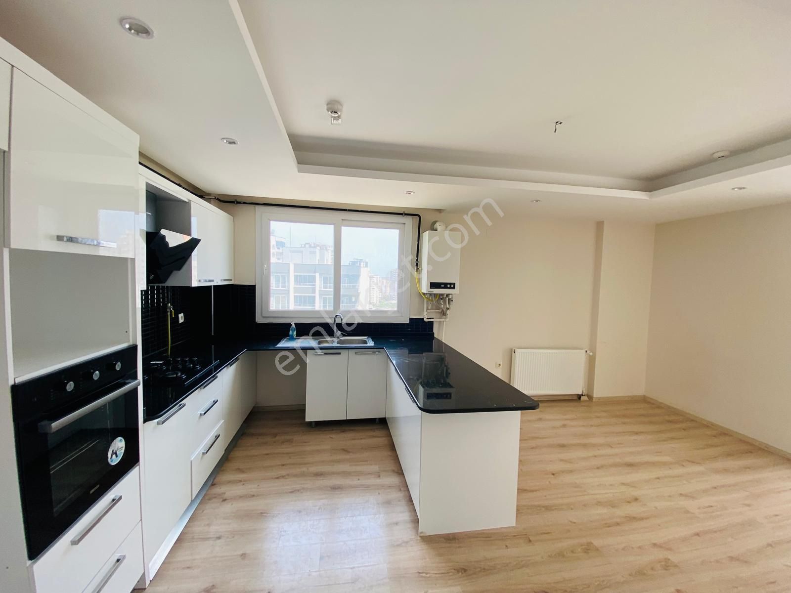 Karınca'dan Merkez Mh'de Elit Sitede Satılık 4+1 !