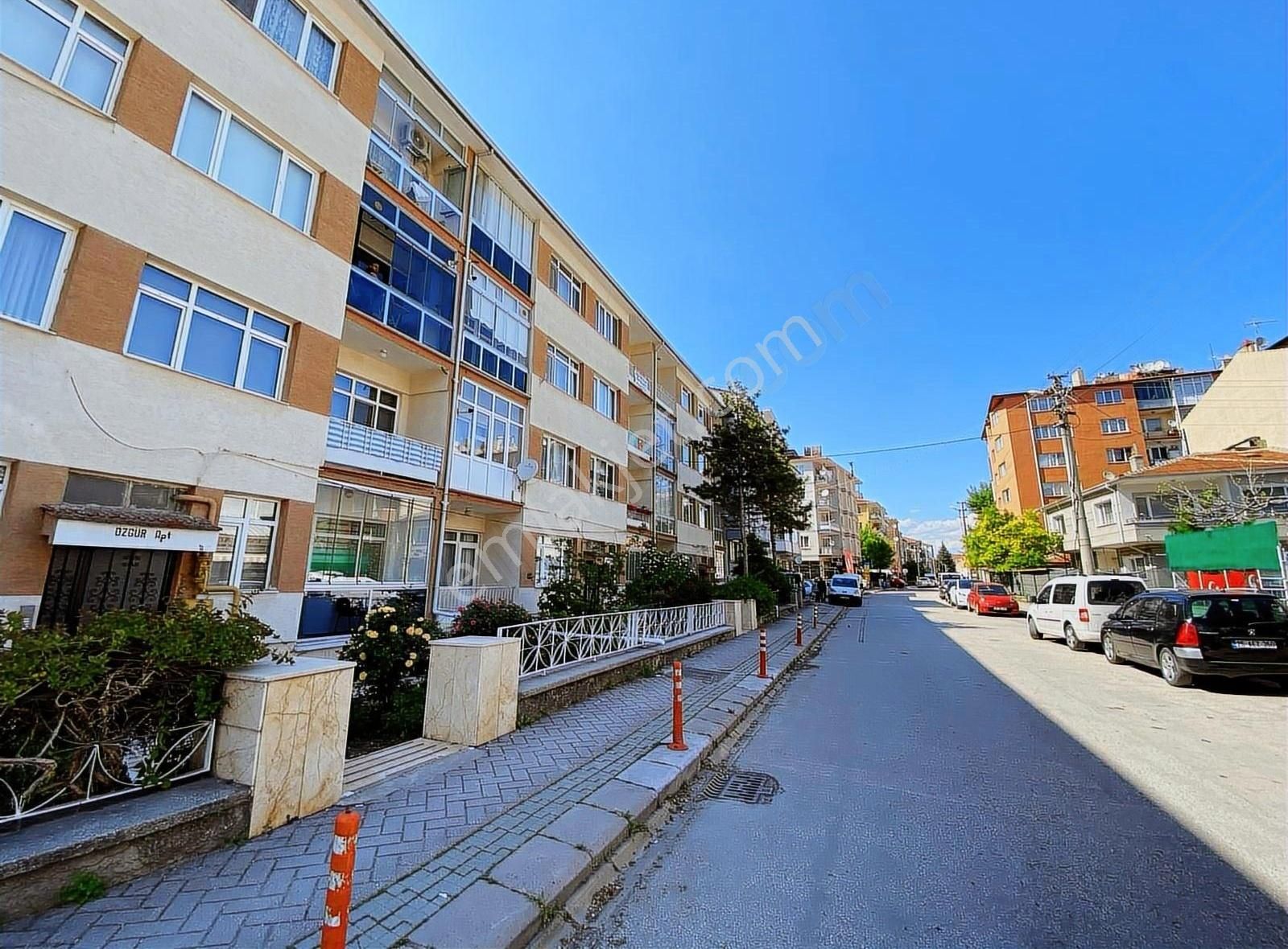 Çırağan Emlak'tan Vişnelik Mahallesi Bulvar Yakını 2+1 Daire