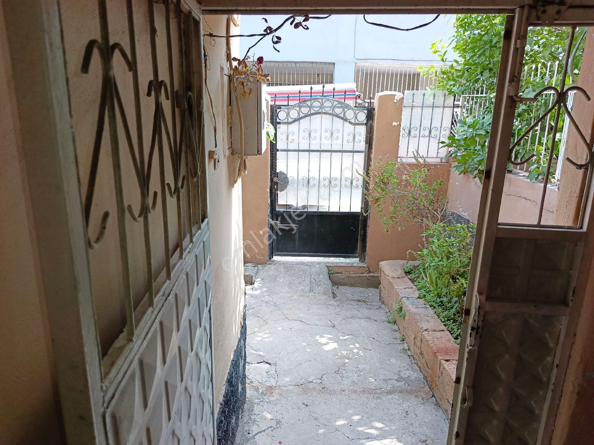 Mitatpaşa'da 2 Katlı Mitatpaşa Camine Yakın Müstakil Ev - Görsel 4