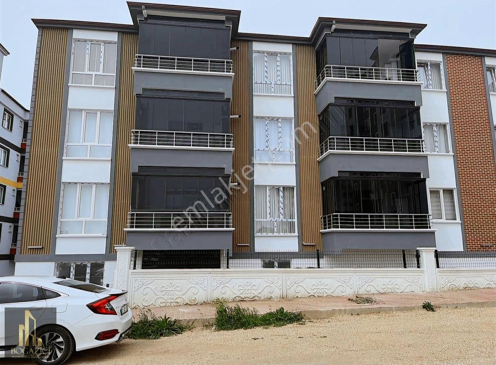 //boğaziçi Emlak// 2+1 Ara Kat Daire//120 M2//güney Batı Cephe//