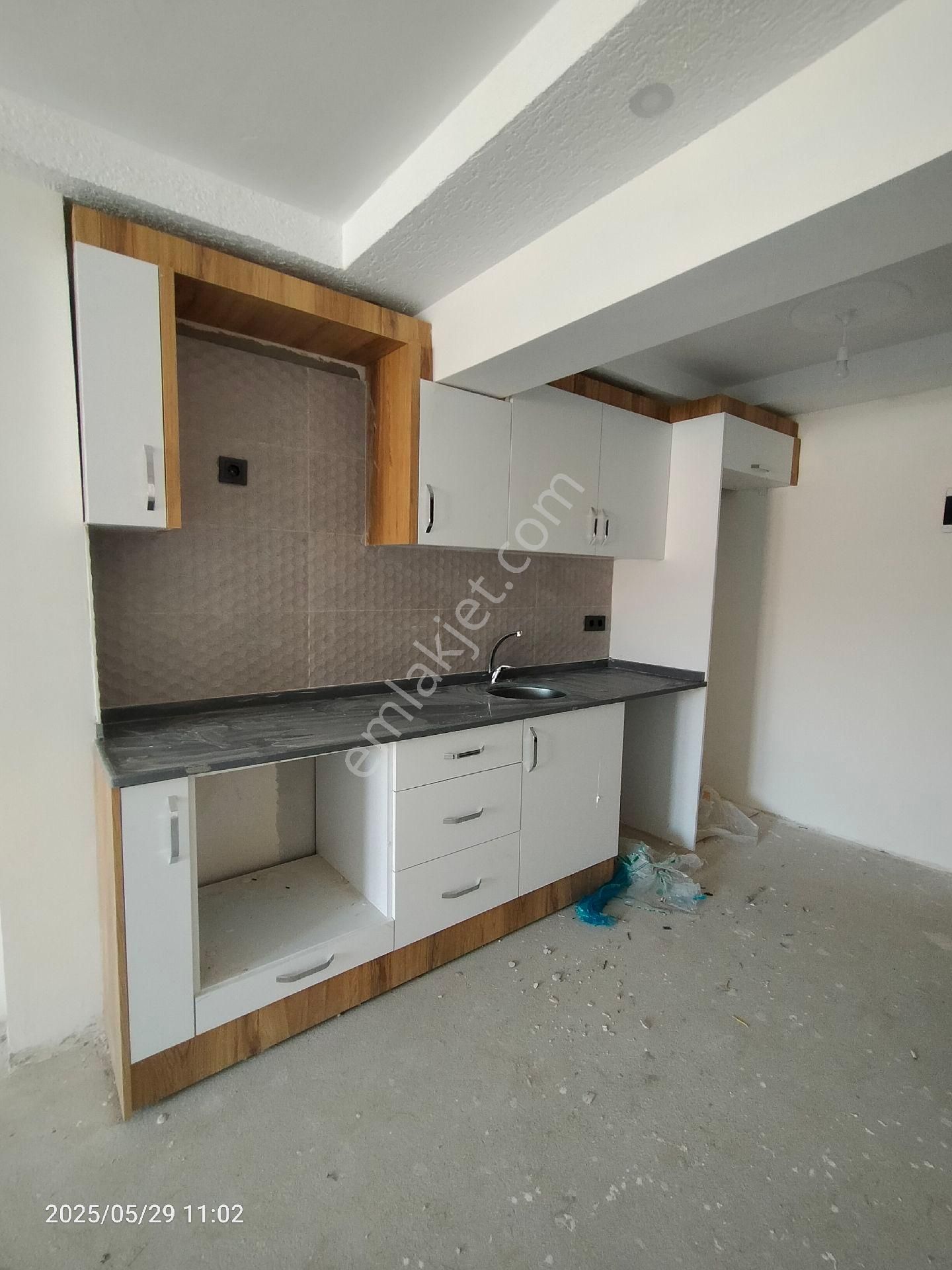 Saadet Korkmaz Emlak'tan İsmetpaşa'da Acill Satılık 1+1 Arakat Sıfır Daire