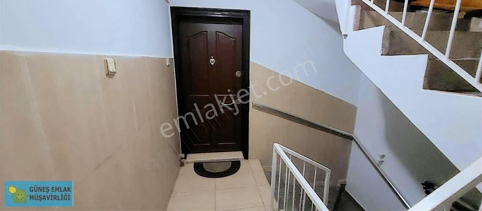 Balçova Onur Mahallesinde Köşe Konumlu Satılık Daire