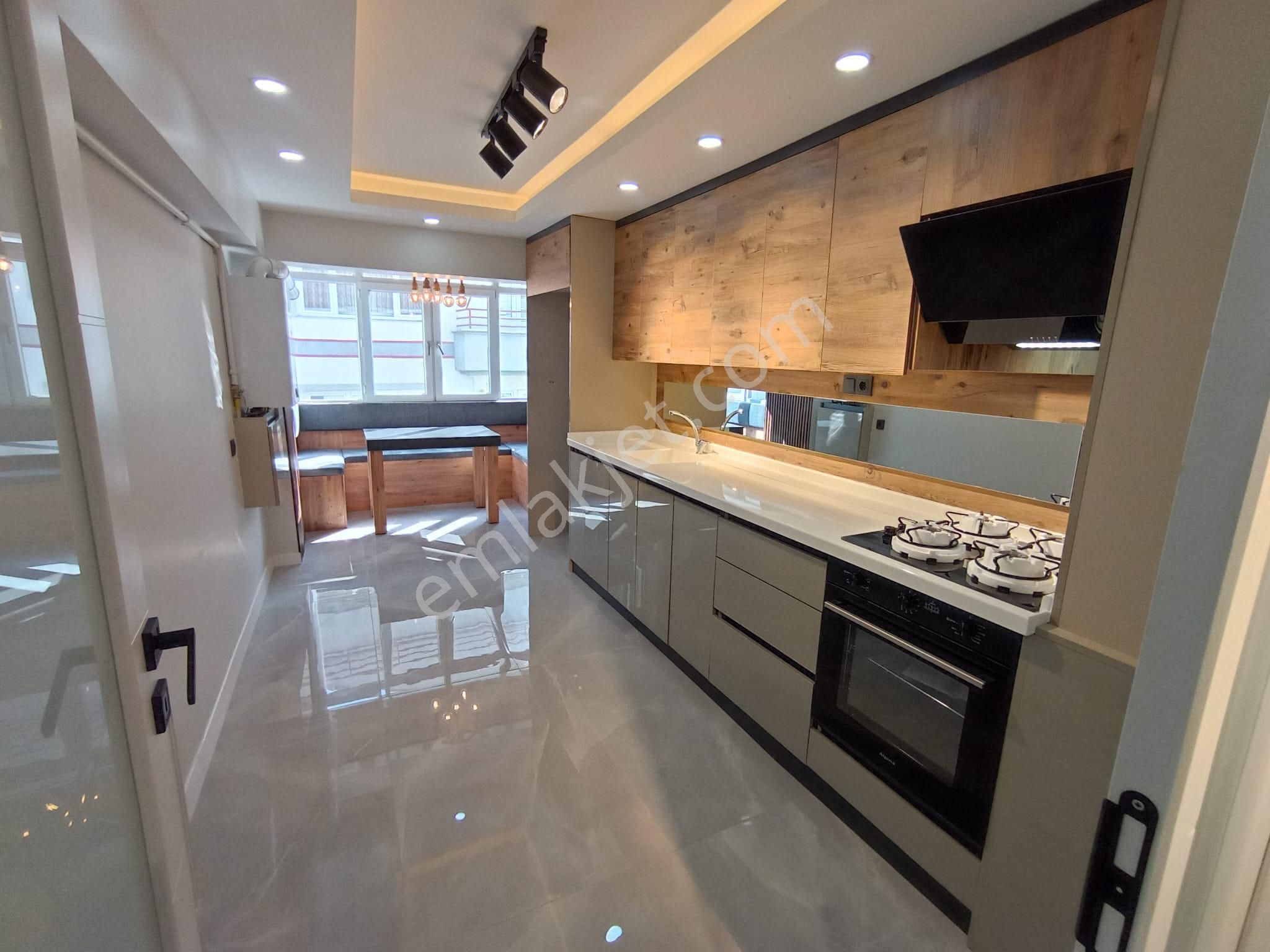 Yazıcı Emlak'tan Etimesgut İstasyon Mahallesinde 3+1 Full Yapılı Satılık Daire