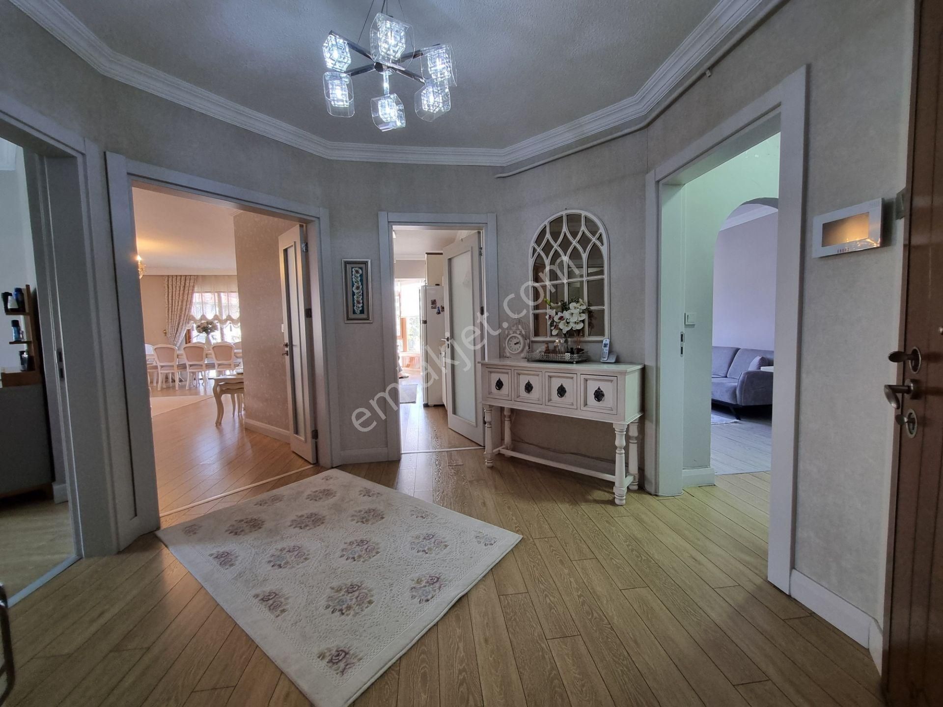 Şehir Hastanesi Karşısı *ikizler Sitesi*'nde 4+1-çift Banyolu Full Yapılı