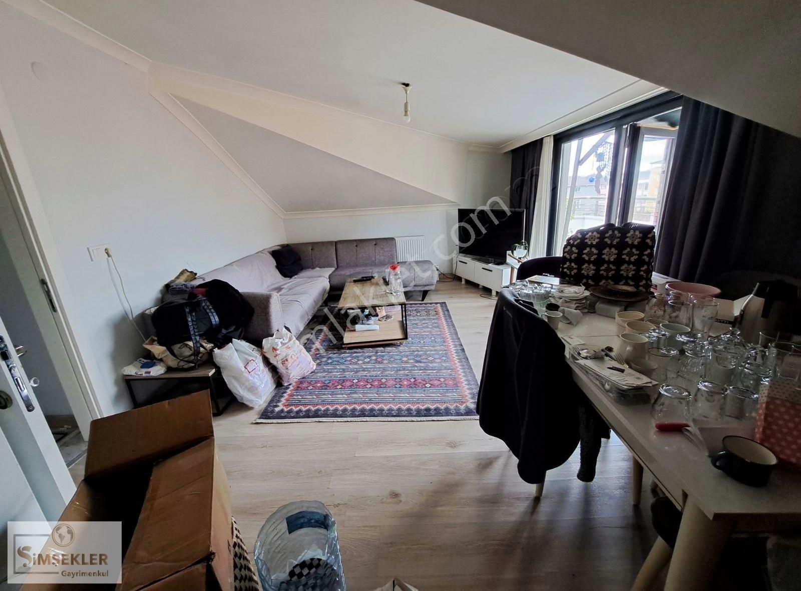Bolluca Kiralık 1+1çatı Kat