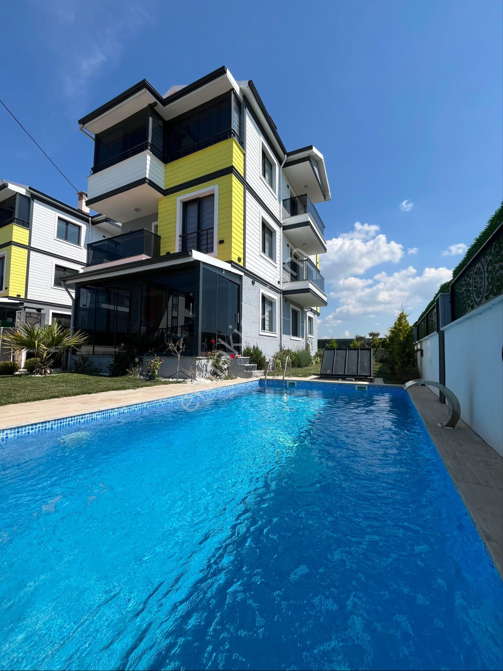 Ata Gayrimenkul,den Havuzlu 5+2 Deniz Manzaralı Lüks Villa