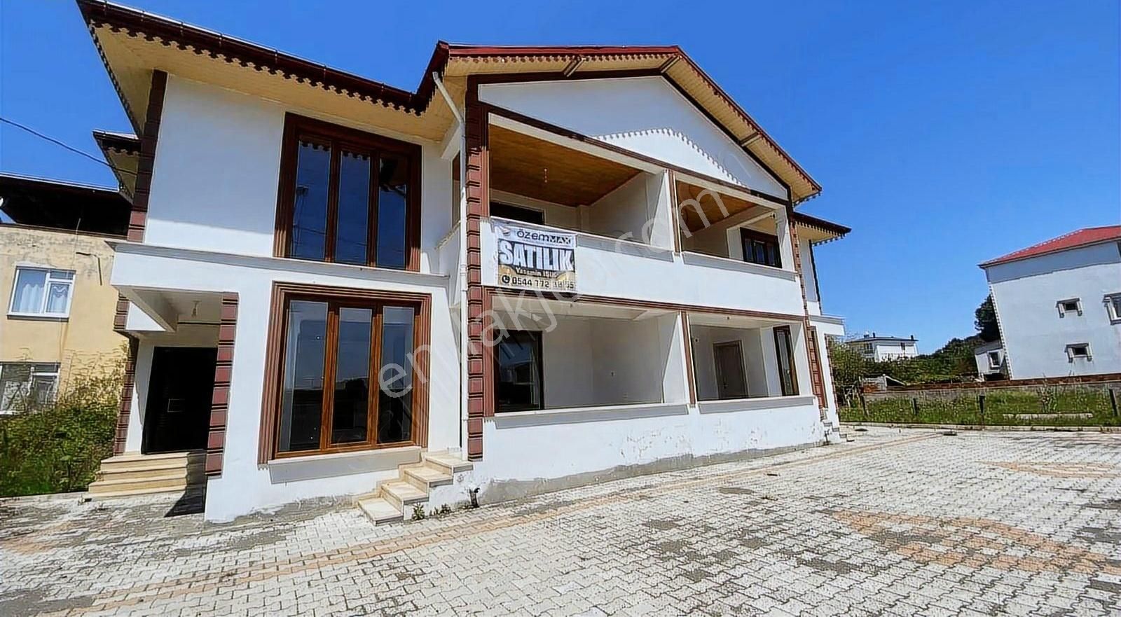 Öz-emmax Gayrimenkulden Costalda Tapulu İkiz Yazlık