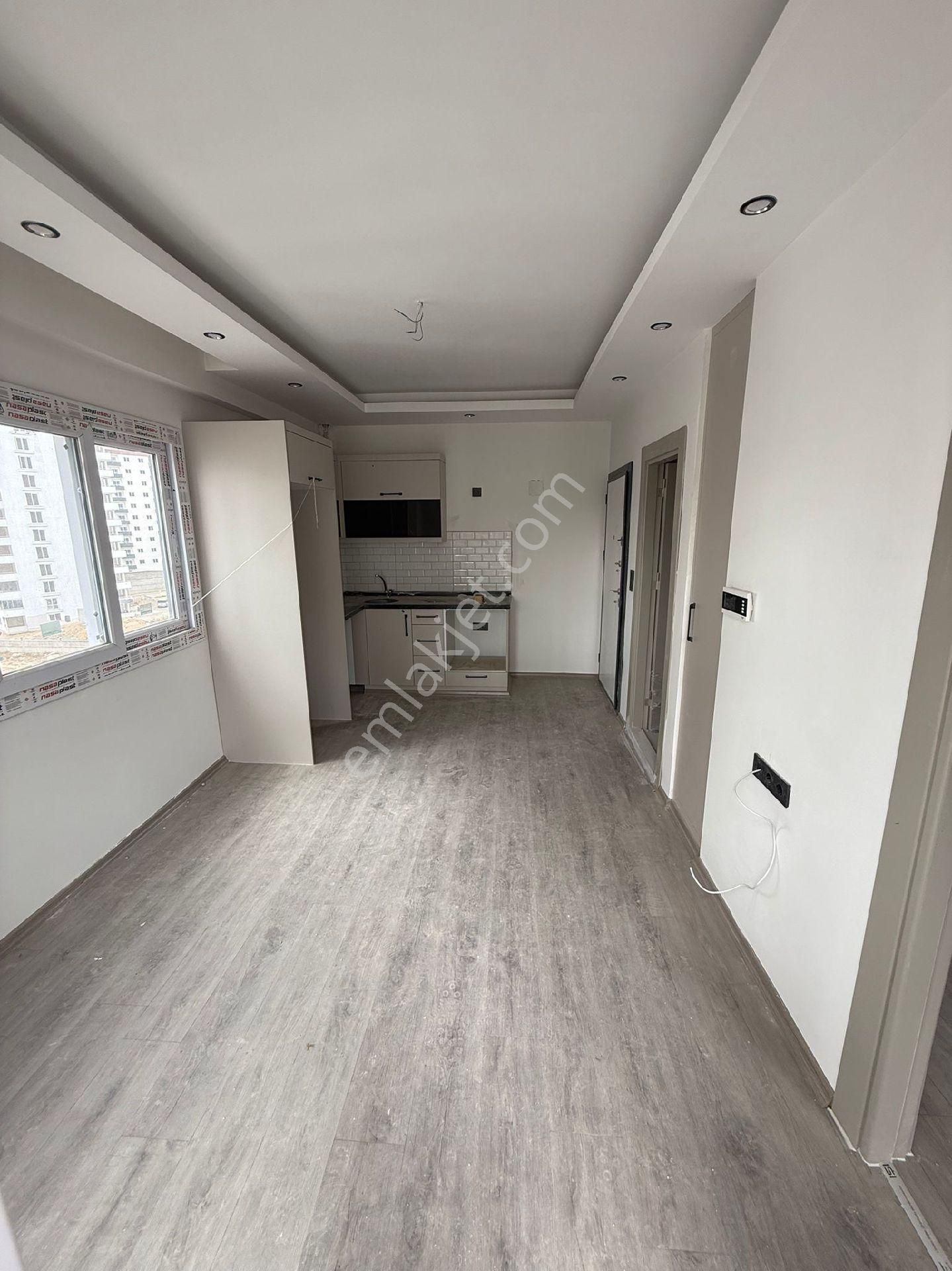 Demirhan Emlak'tan Gültepe Mahallesinde Gelincik Caddesi Üstünde Bitmiş Oturuma Hazır 1+1 Daire