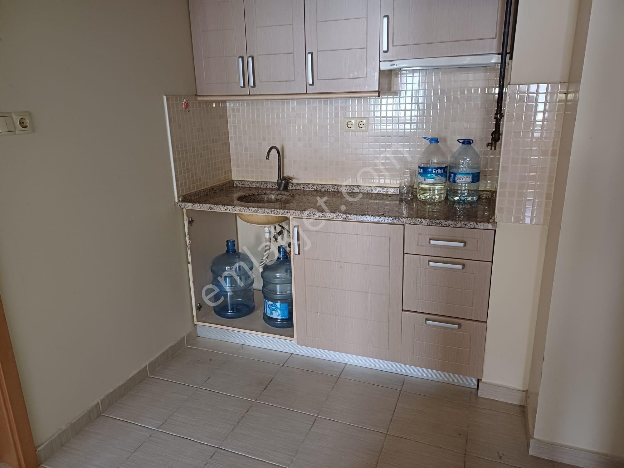 Nil Emlak Gayrimenkulden Yenibağlarda Üniversite Yakını 50m2 1+1 Daire