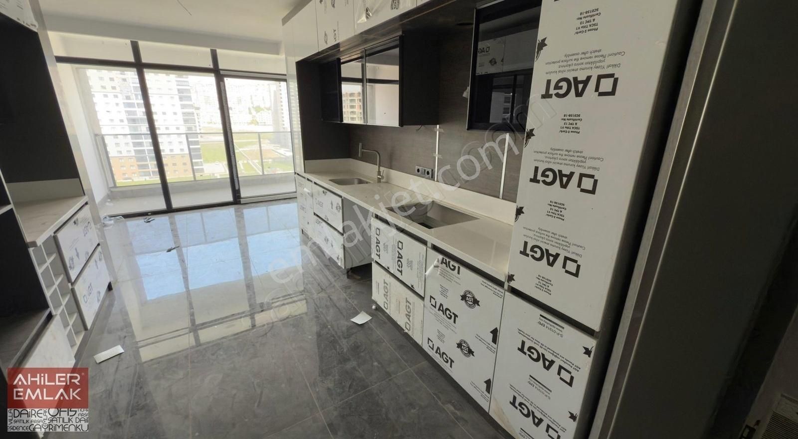 Lüks Site İçerisnde 4 Oda 1 Salon Full+full Yapılı 9.katta Daire
