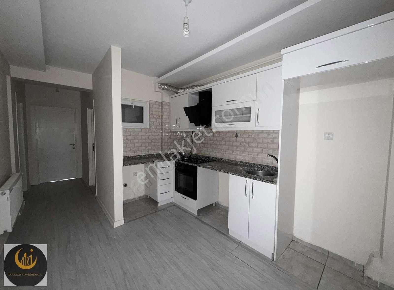 Dolunay'dan Tombakzade Caddesi Yakını Kiralık 1+1 Daire