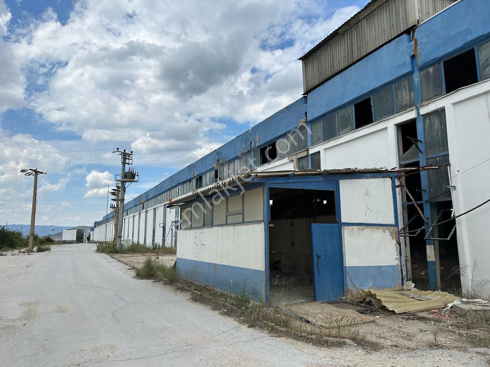 Bozüyük-eskişehir Yol Üstü Düz Ayak 60.000m2 Kapalı Alan Fabrika