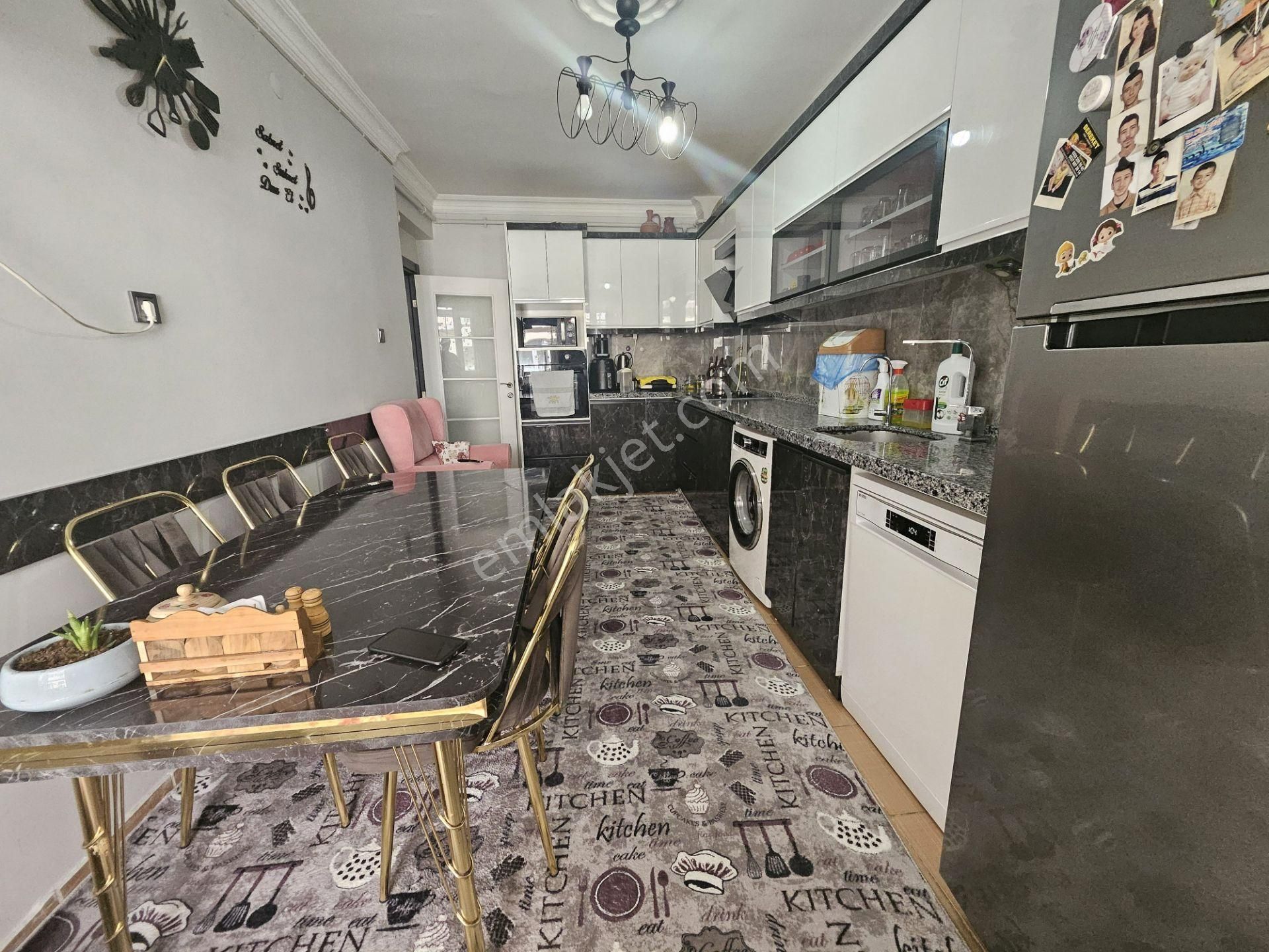 !!sınırsız Kredili!! Erenköy Sevinç Caddesi Dibi Kat Mülkiyetli Satılık 2+1 Sj-58