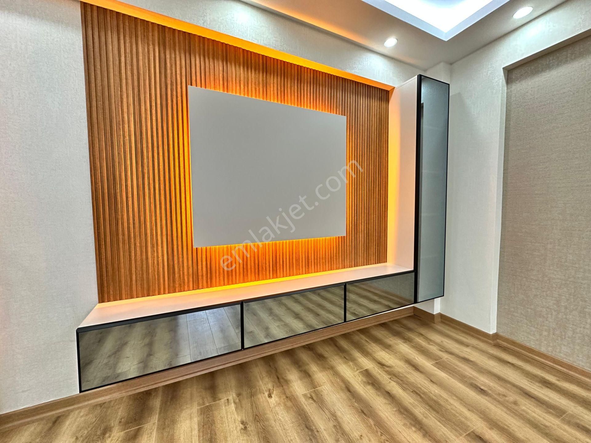 Balçova Korutürk Mah. 2+1 Bahçeli Satılık Full Tadilatlı Daire
