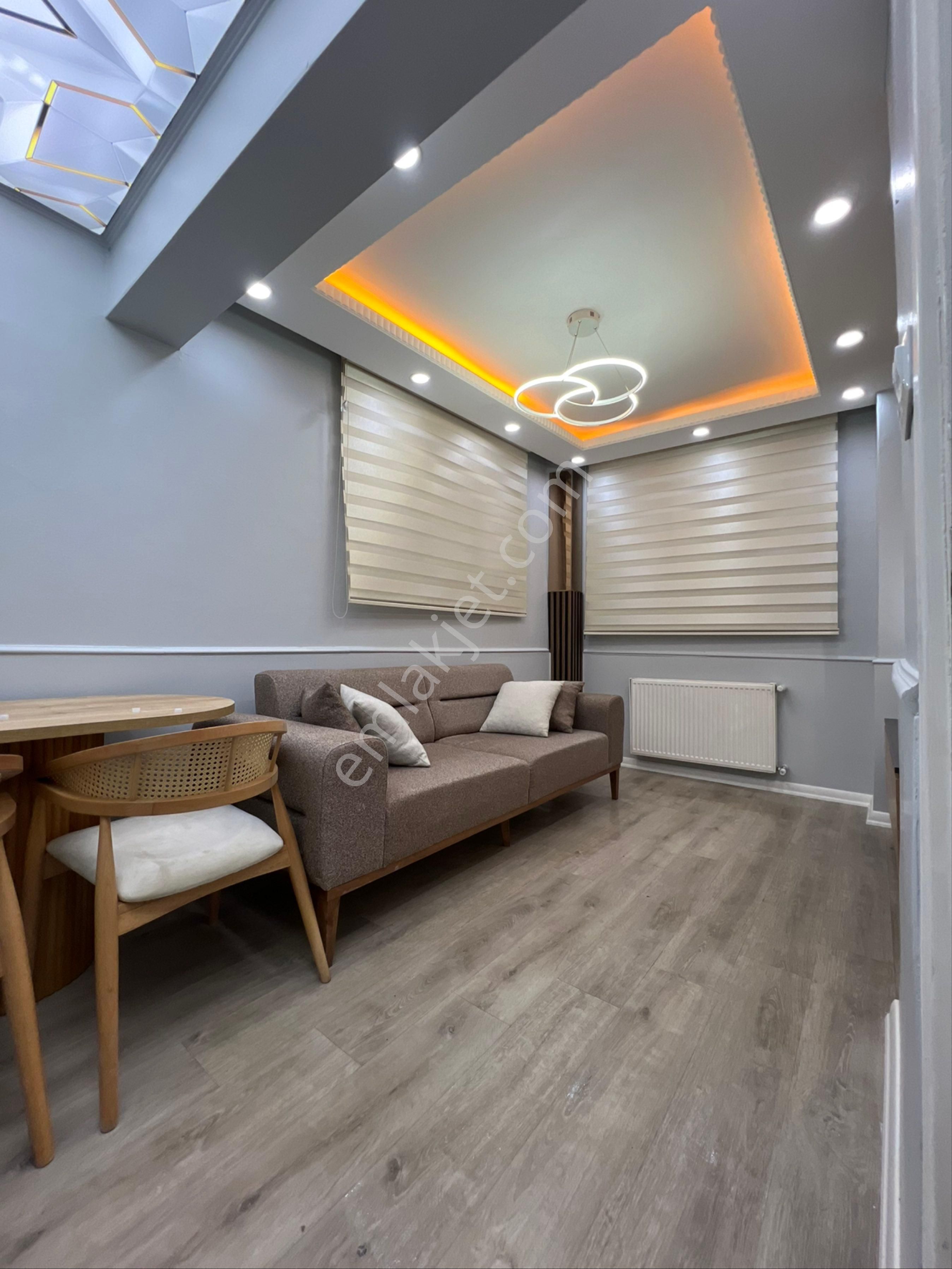 Metrobüse 10 Dakika Yürüyüş Mesafesinde 2+1 Full Eşyalı Bahçe Katı - Görsel 2