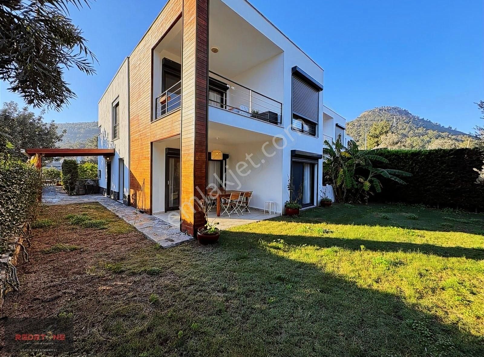 Bodrum Torba Da Geniş Bahçeli Satılık Daire