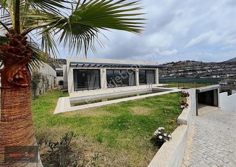 Yalıkavak Site İçinde Müstakil Havuzlu 5+2 Dubleks Villa