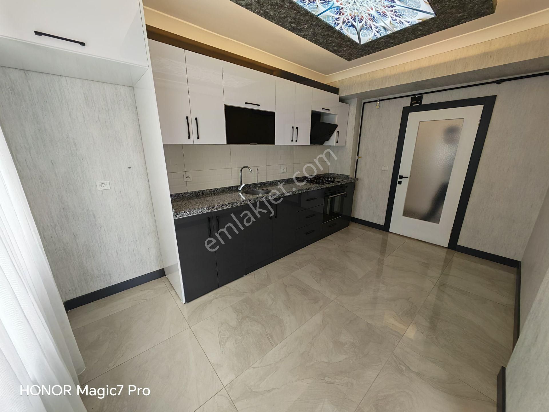 Sincan Yenikentte Ara Katta Satılık Kombi Petek Ankastre Cam Balkon Full Yapılı