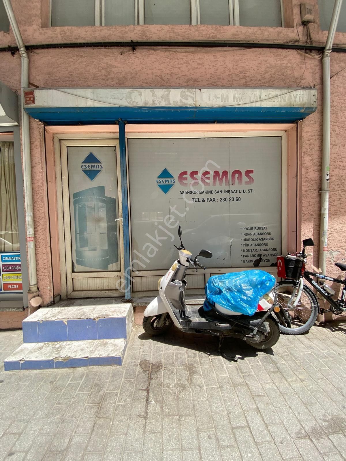 Özgür Denizli"den İhsaniye Mah.kırım Cad.185m2 Satılık Dükkan