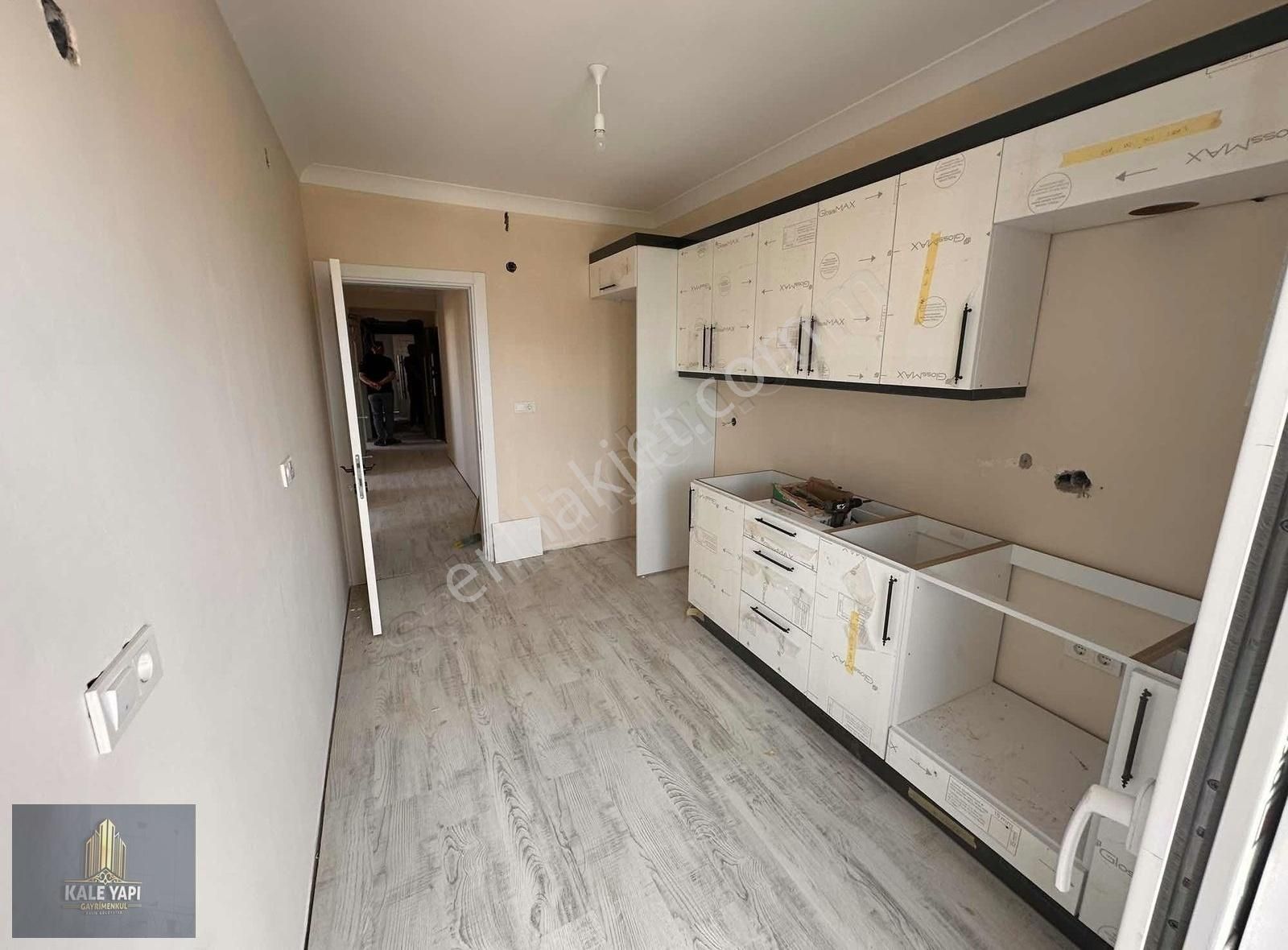 Kale Yapı Gayrimenkulden Acil Satılık Ön Cephe 2+1