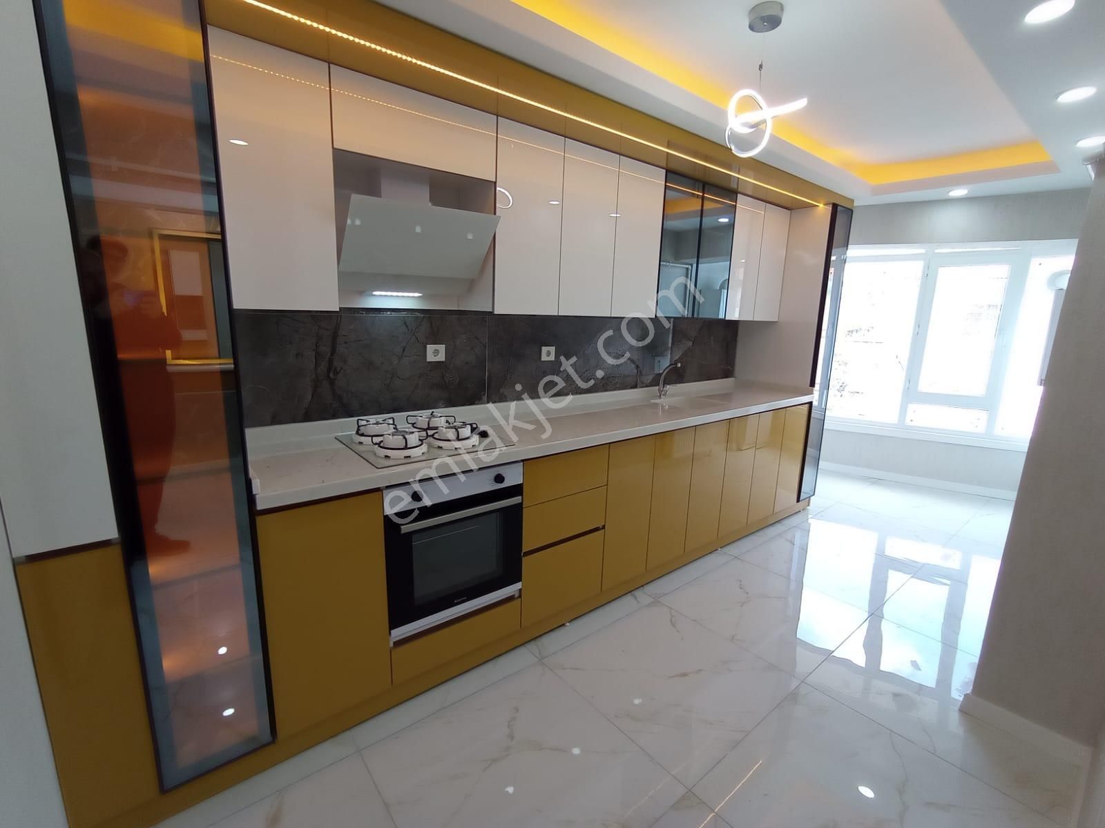 Yazıcı Emlaktan Sincan İstasyon Mahallesinde Full Yapılı 3+1 Satılık Daire