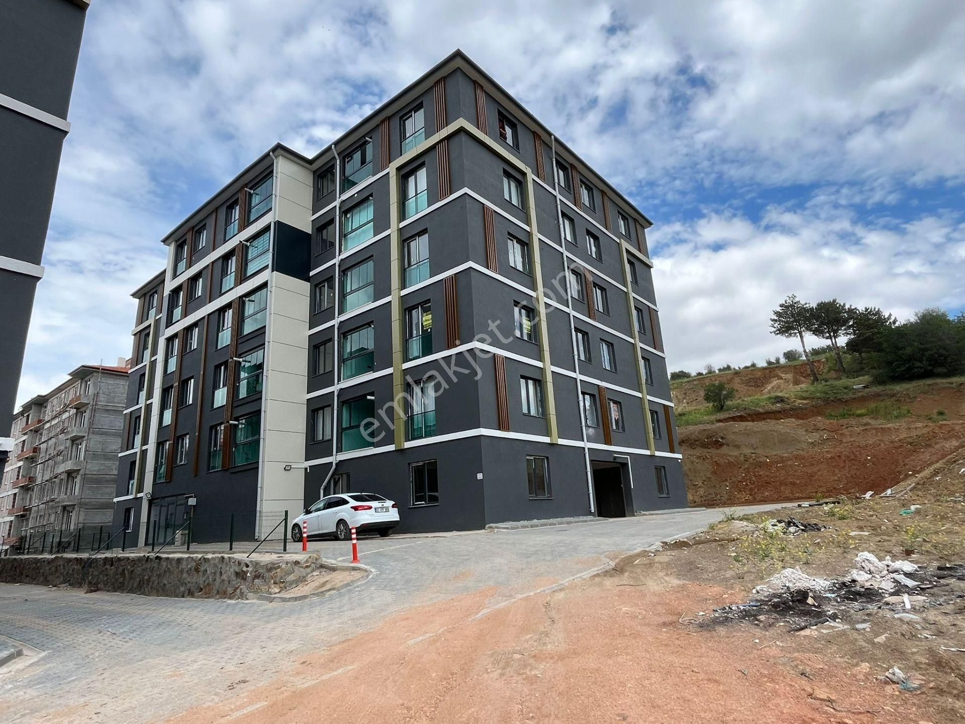 Atlantis Sitesinde 3+0 Full Yapılı Kiralık *** Burcu Emlaktan