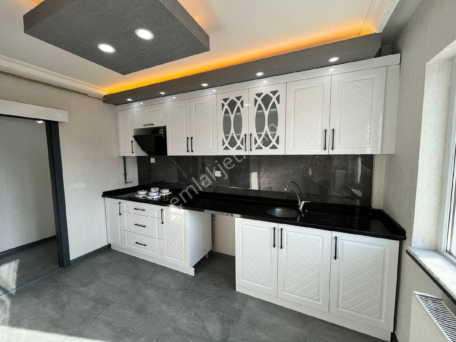 Asansörlü Diş Hastanesi Köroğlu Parkı 1.kat 3+1 130m2 Ön Cephe Full Yapılı