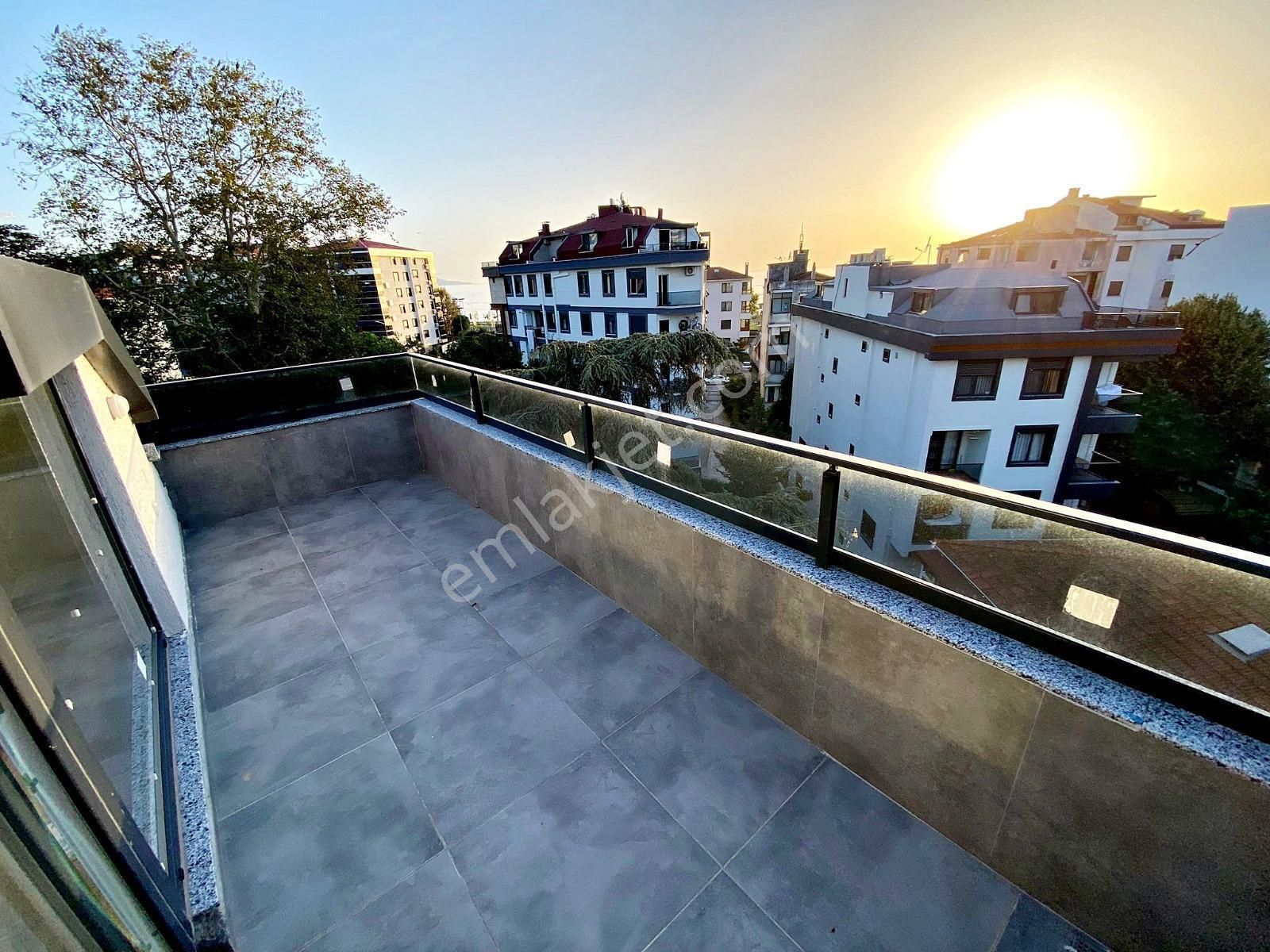 Deniz Manzaralı 3+2, Sıfır, 150 M2 Net, Teraslı Ferah Ve Lüks