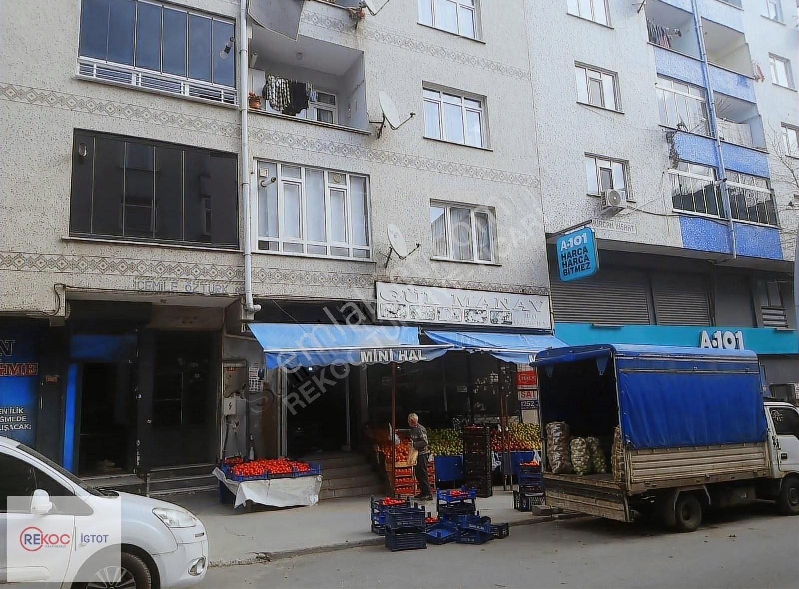Sultangazi Zübeyde Hanım Mh. Cadde Üzeri 88 M2 Satılık Dükkan