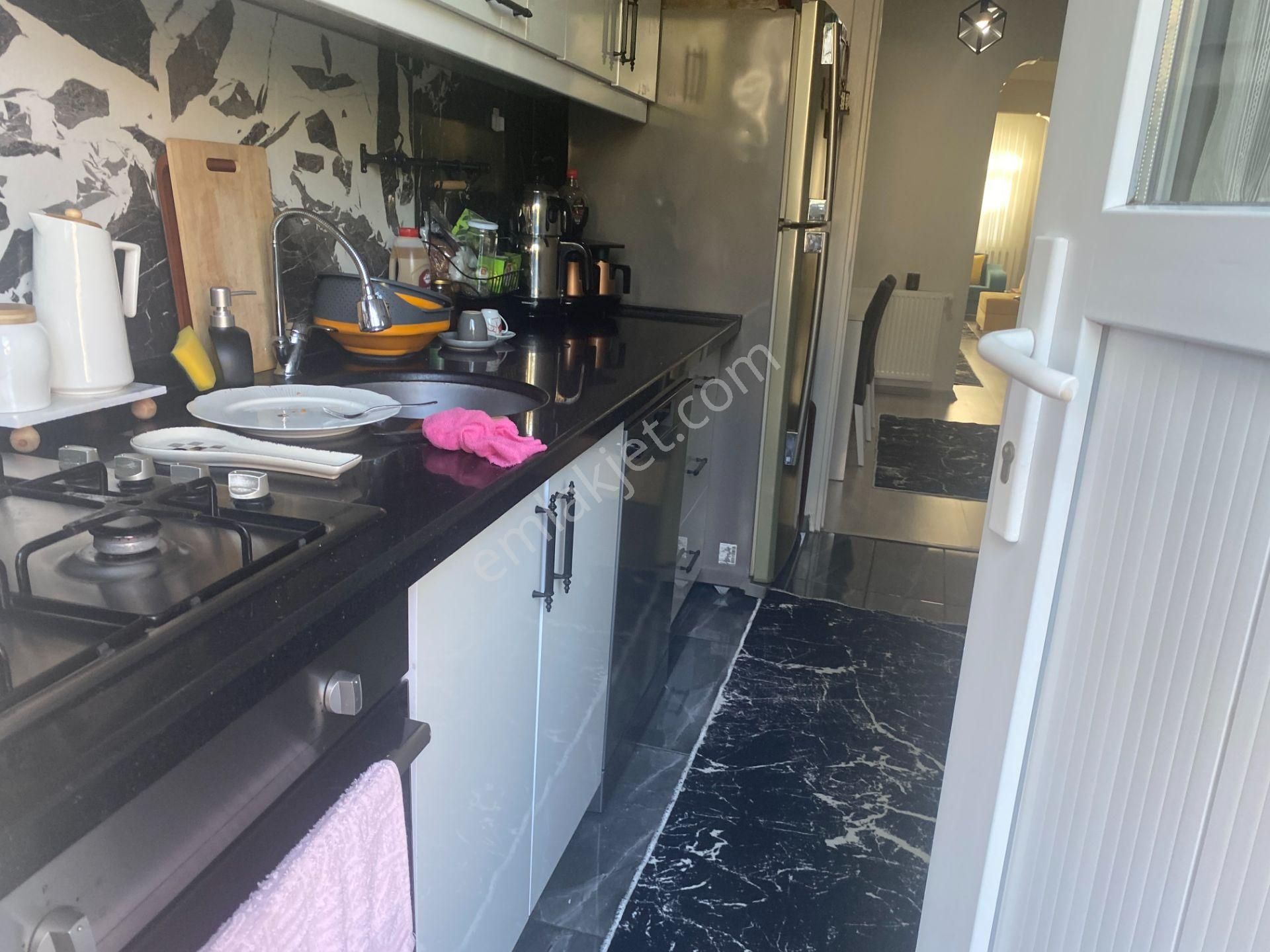 Destan-001 Kocamustafapaşa Çevre Tiyatro Civarı 2+1+1 Orta-1.kat 95m2 Açıklama Okuyun