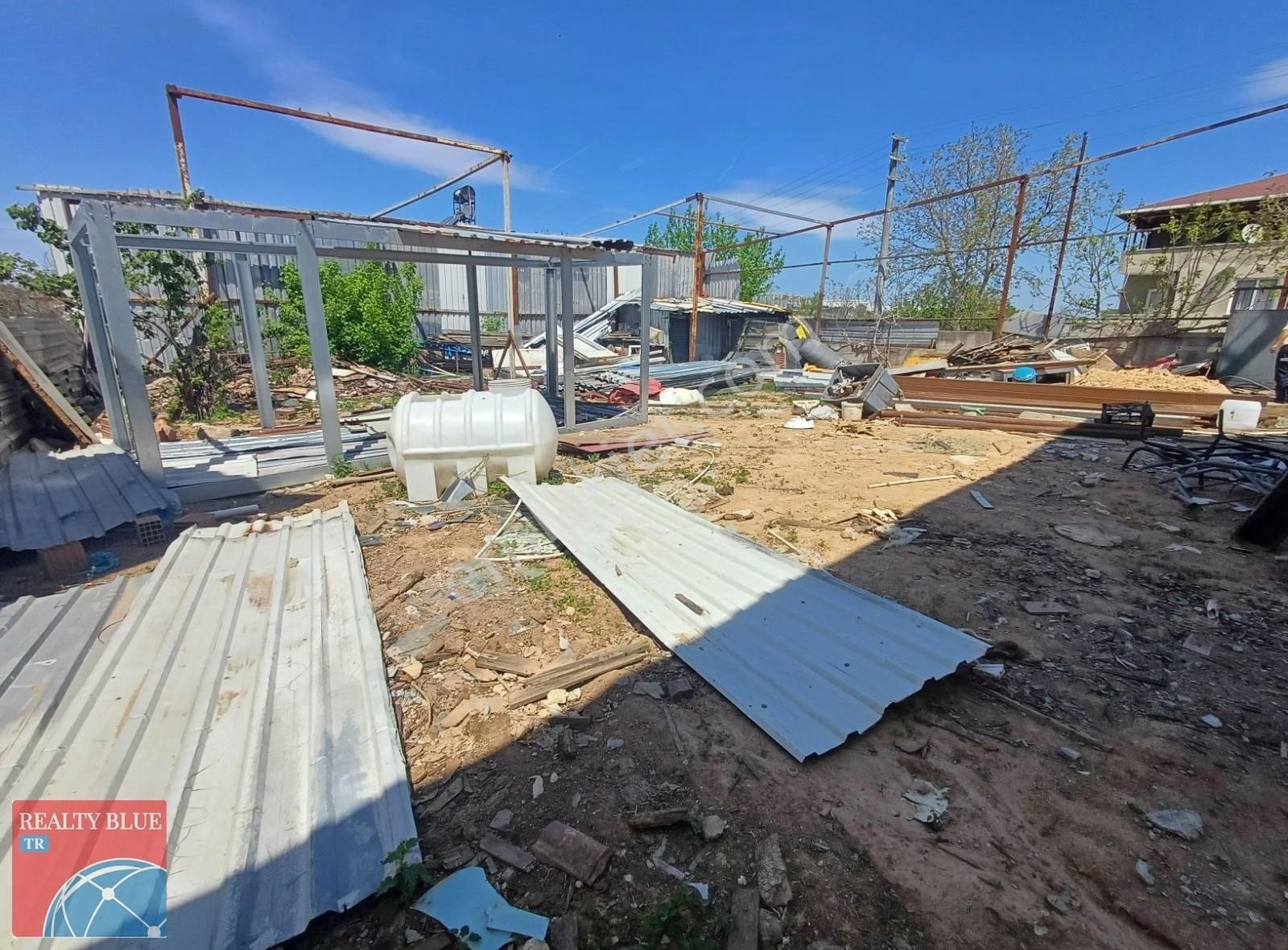 Balçık'ta Etrafı Betonarmeyle Çevrili 400m² Kiralik Arsa