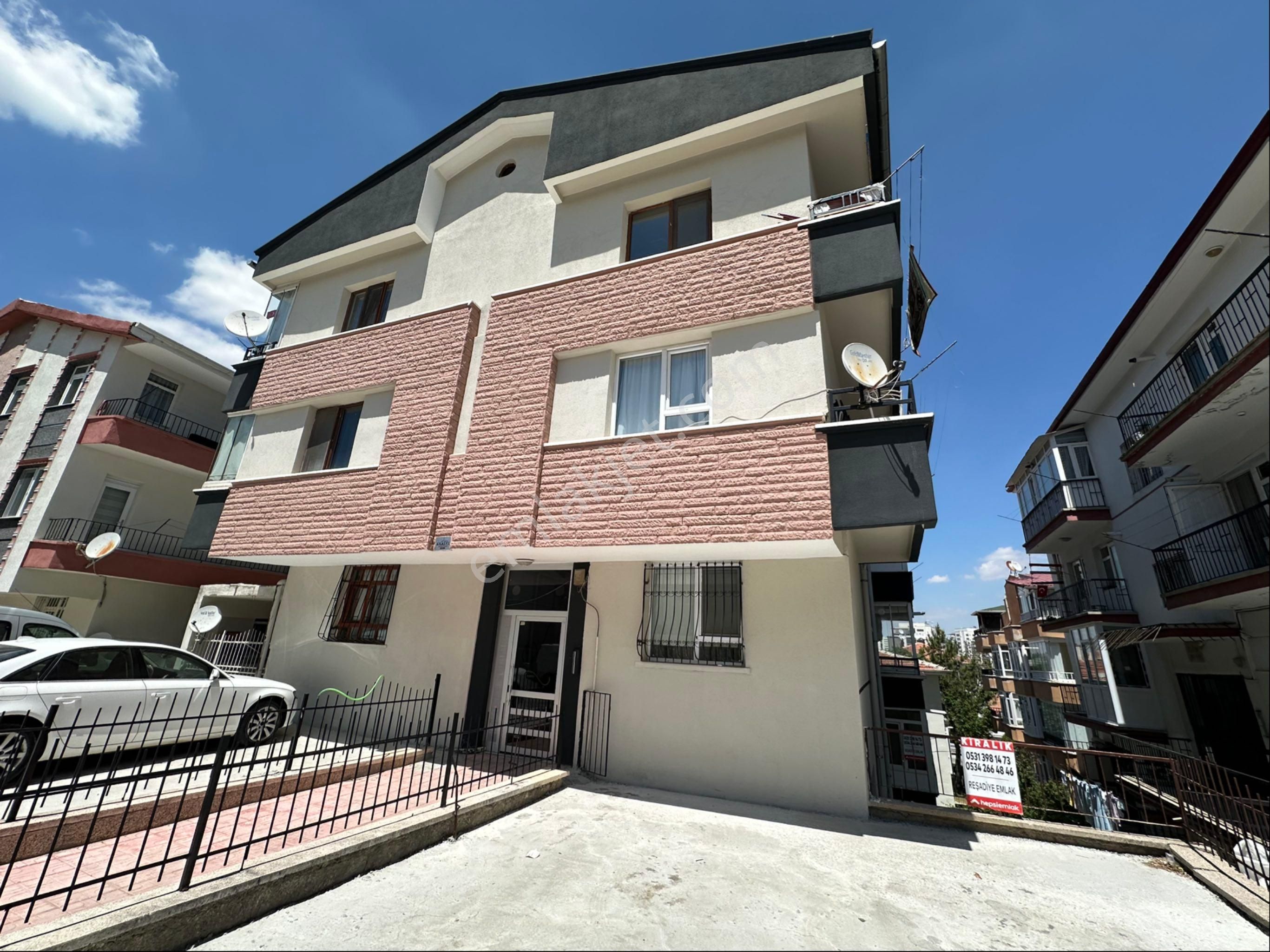 Reşadiye'den Dikmen Naci Çakır Mah. İlker Cad'sine Yakın 2+1 Bağımsız Daire
