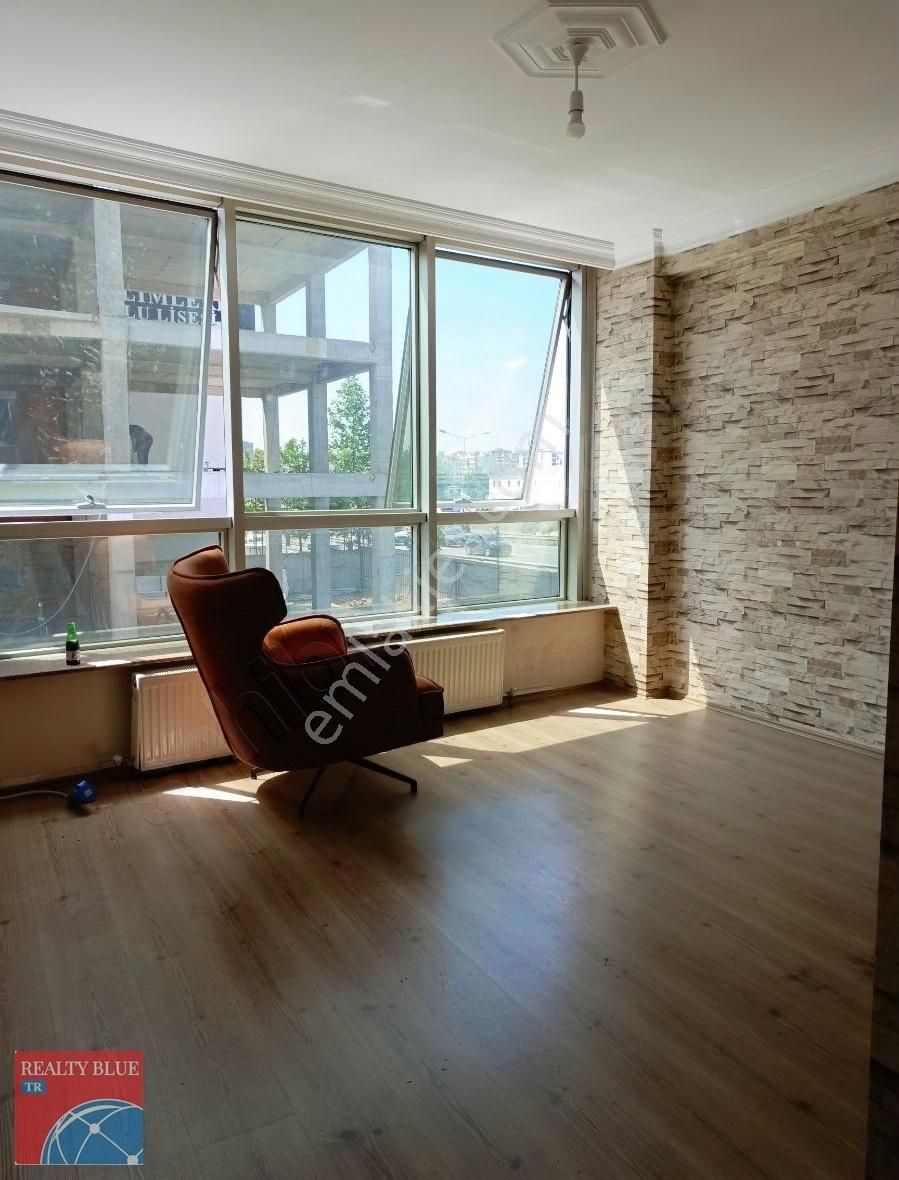 Şile Otoyolunda 2+1 87m2 Ofis Katı
