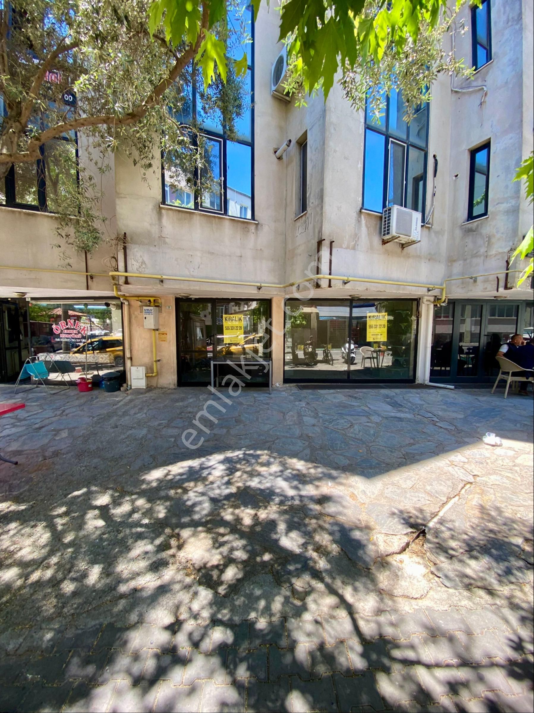 Emirbeyazıtta Karakol Karşısında 30 M2 Kiralık Dükkan