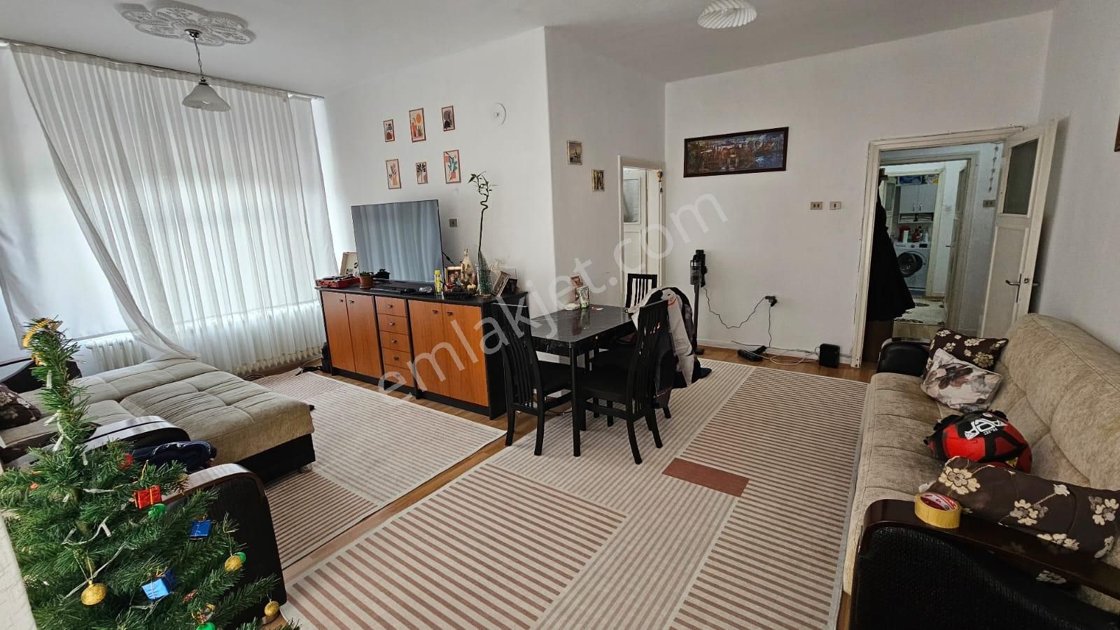 Arel'den Anıttepe Işık Sk. İle Tuncer Sk.köşesi 1 Kat 3+1