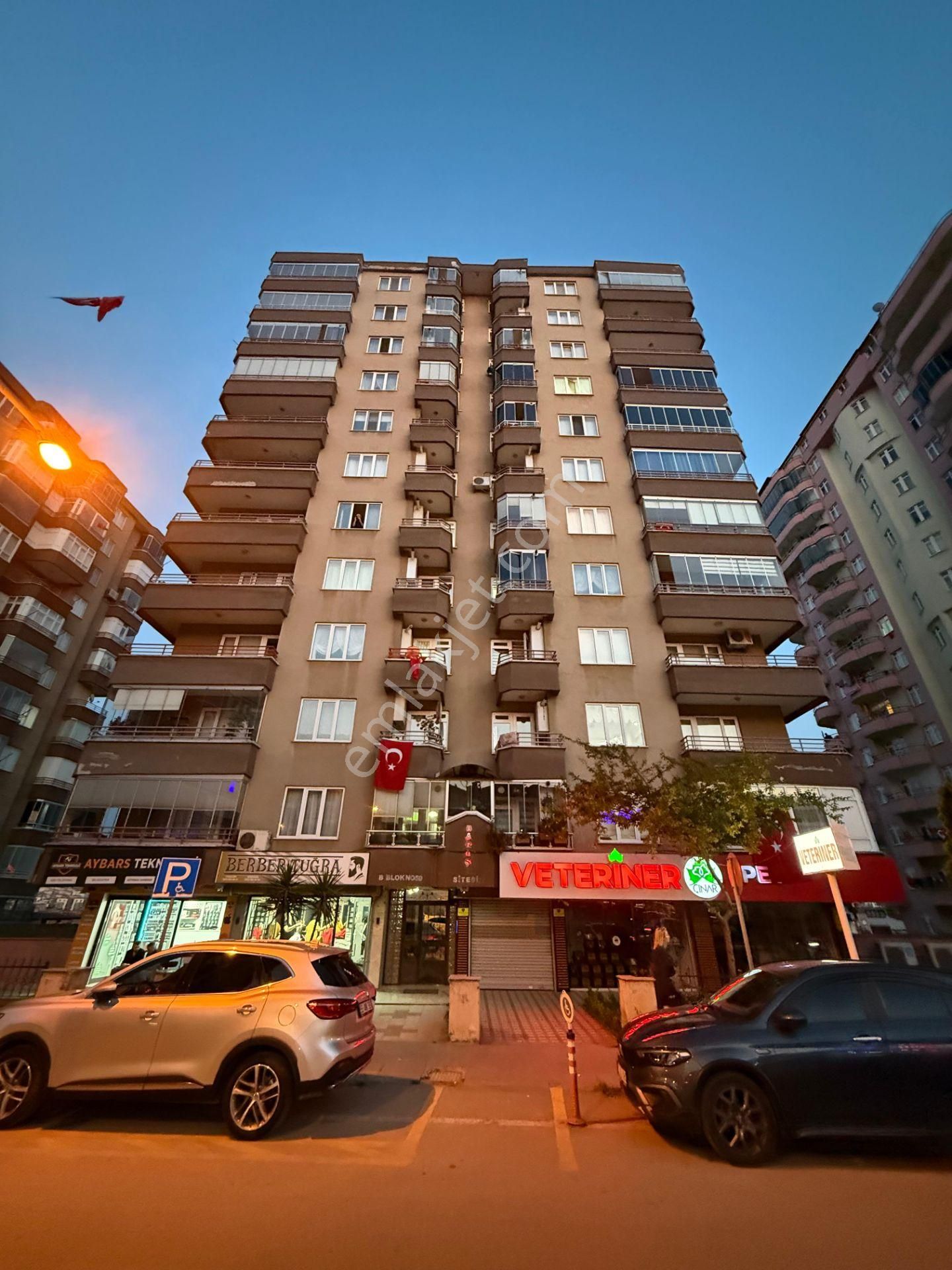 Adalet Mahallesinde Caddeye Cephe Deniz Ve Doğa Manzaralı 3+1