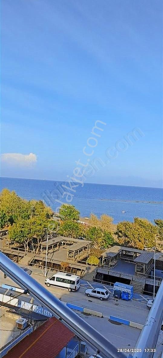Körfezden Yumurtalık Sahilde Deniz Manzaralı Eşyalı Kiralık 1+1