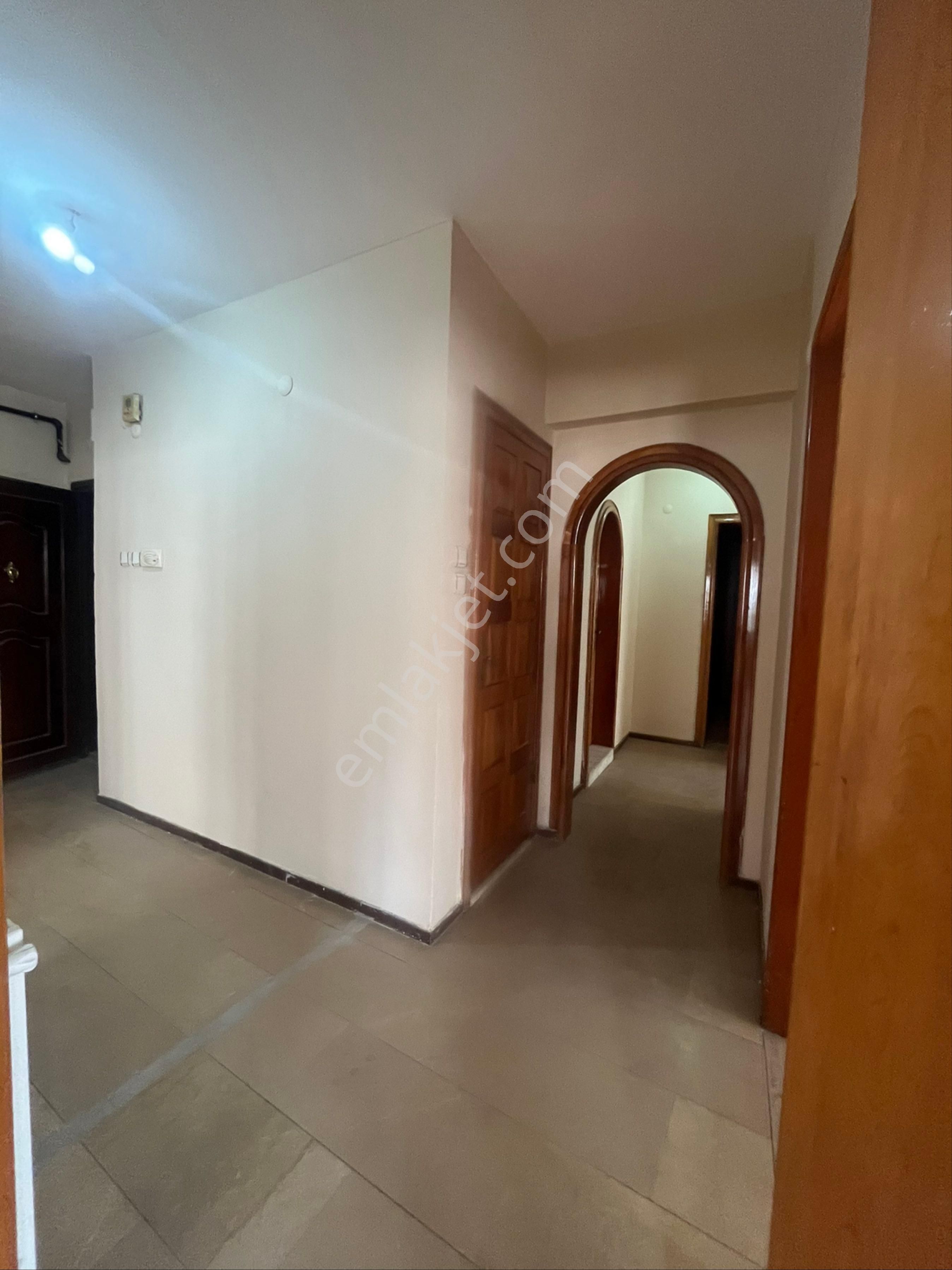 Altıntaş Mahallesi Atatürk Bulvarı Ve Namık Kemal Caddesi Köşesi Doğalgazlı Kiralık 3+1 Daire