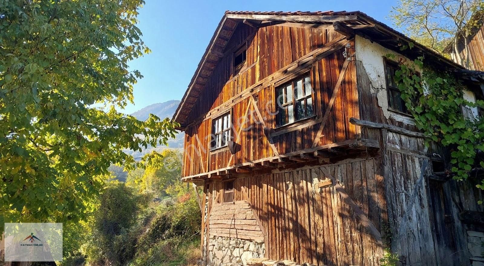 Satılık Tarihi Taş Ev Ve 450 M2 Arsası
