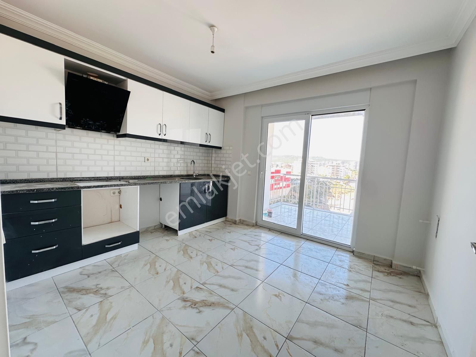Kepez Varsak Aydoğmuş Mahallesinde Tranvayın Dibi Köşe Başı Havuzlu Site De 5+1 220m2 Satılık Dublex