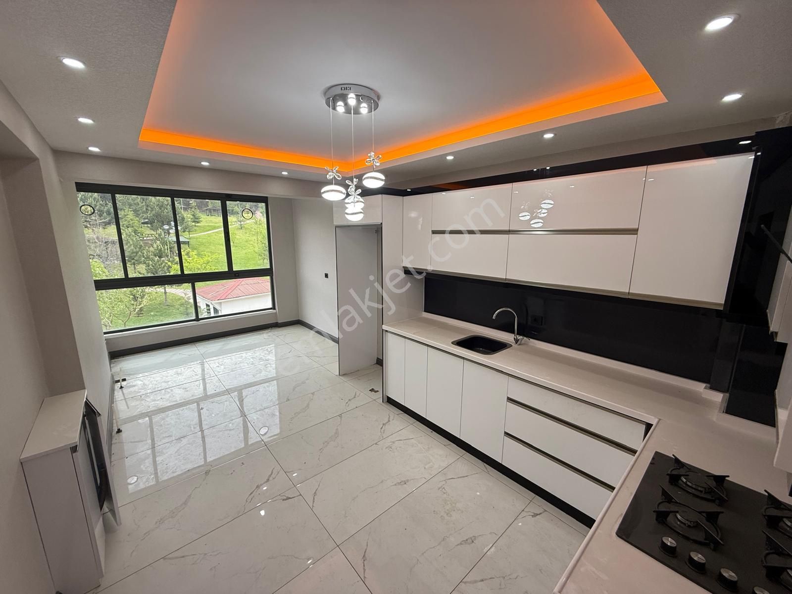 Keçiörende Boranik Park Manzaralı Geniş Site Konsepli 3+1 Daire