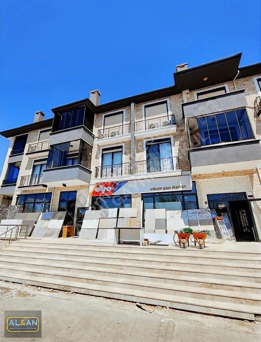 Altınoluk Merkezde Harika Lokasyonda Asansörlü Satılık 2+1 Daire