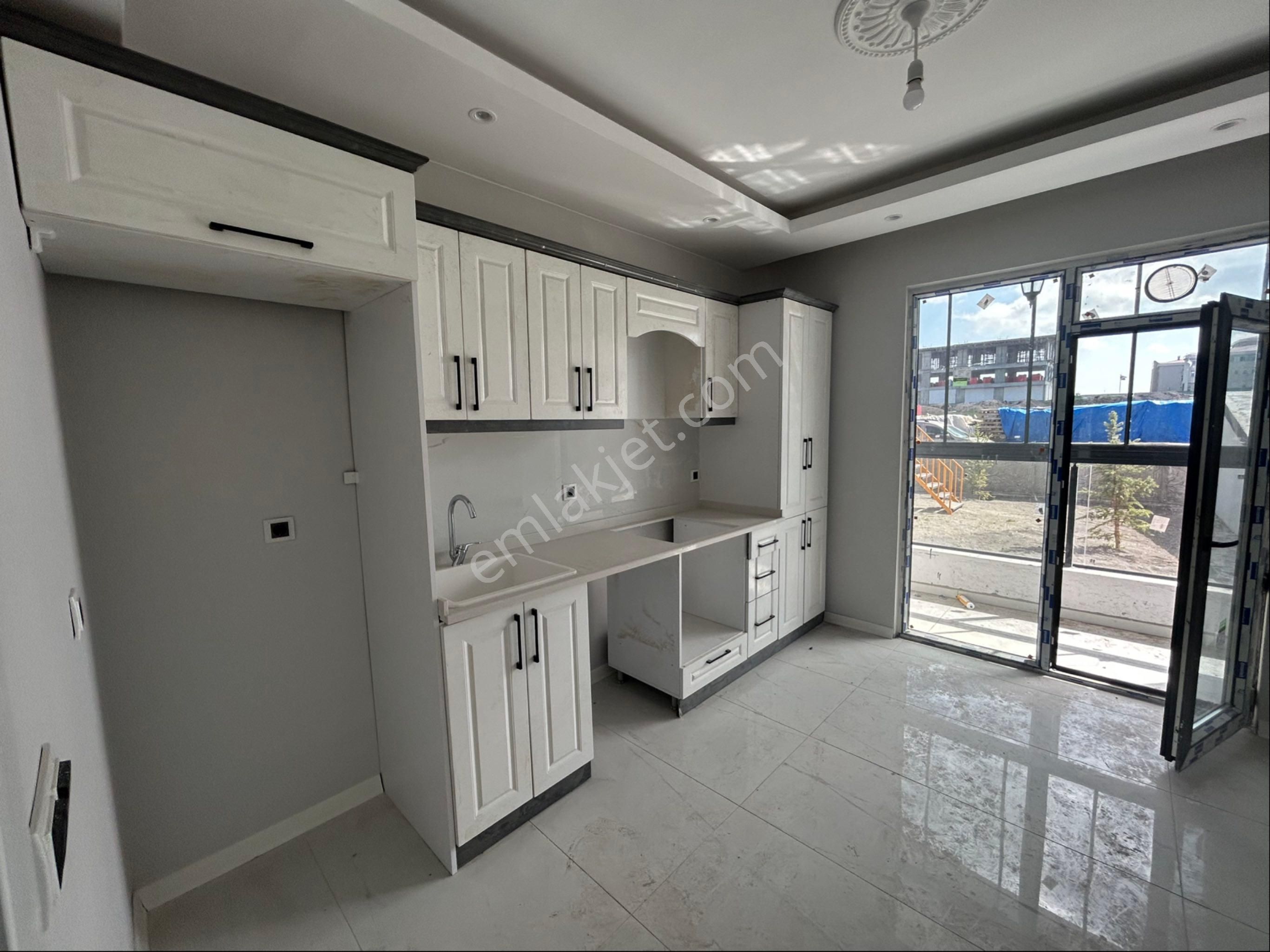 Emniyet Müd.yakını Sıfır Lüks 2+1 Yerden Isıtma Kapalı Balkon Otopark Güney Köşe Daire