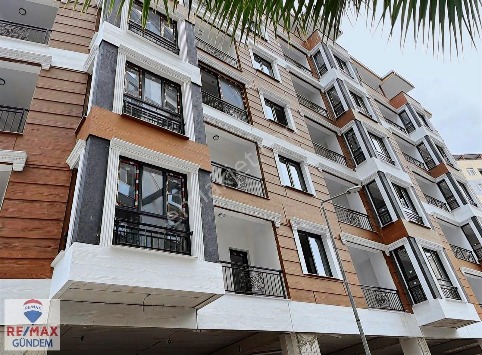 Menemen Çarşı İçerisinde Ebeveyn Banyo&kapalı Otopark Sıfır 2+1