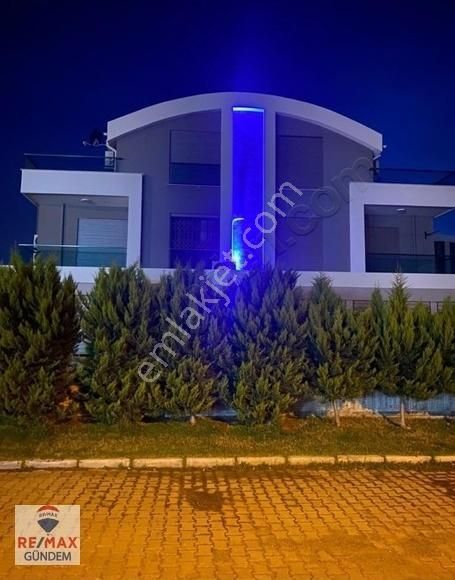 Dikili Salihleraltında Özel Tasarım Satılık Villa