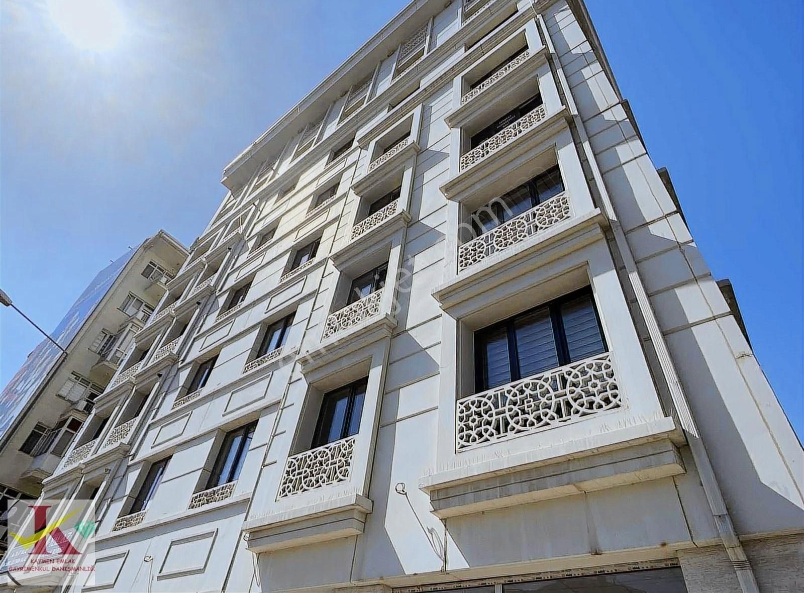 Kaymen Emlaktan Çarşı Merkezde Mükemmel Konumda Kiralık Lüx 3+1